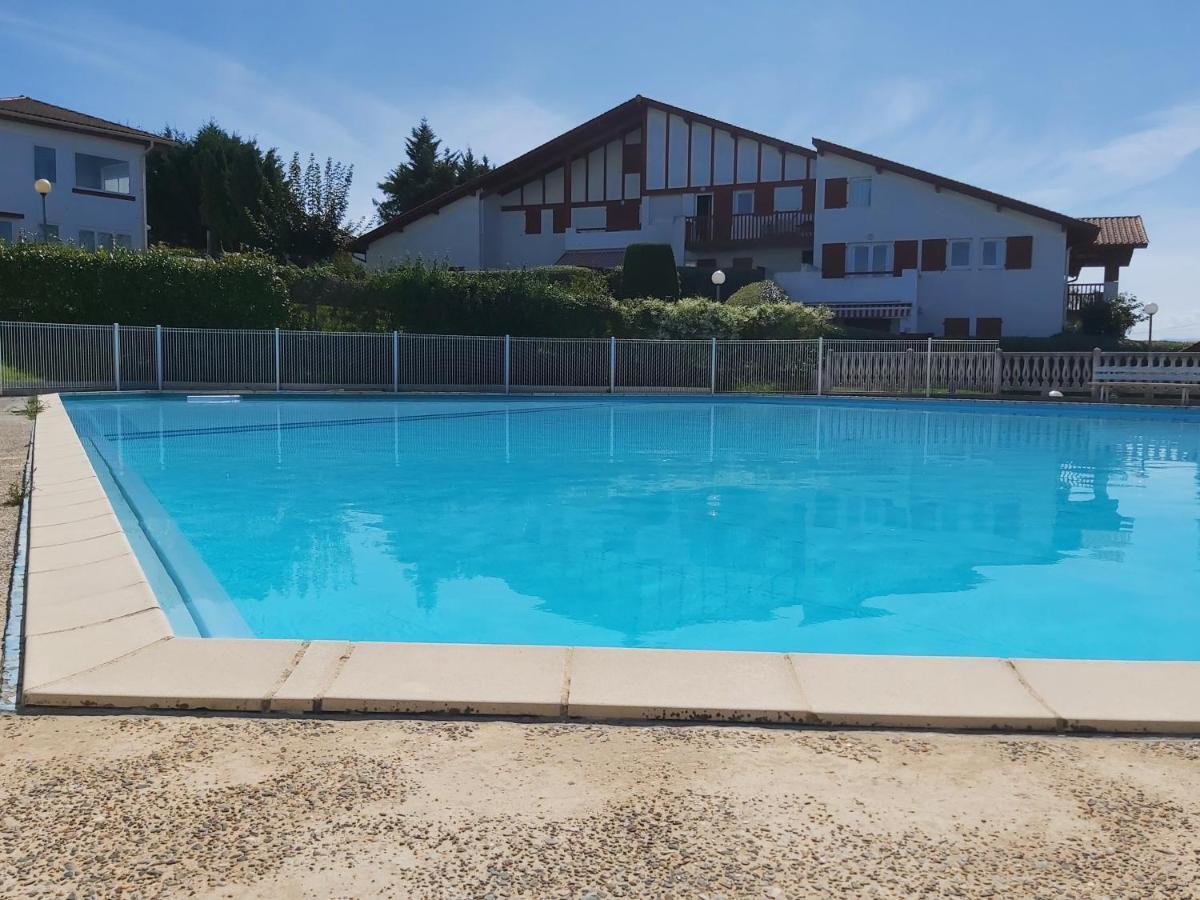 Appartement A Hendaye Avec Piscine Et A Cote De La Plage Bagian luar foto