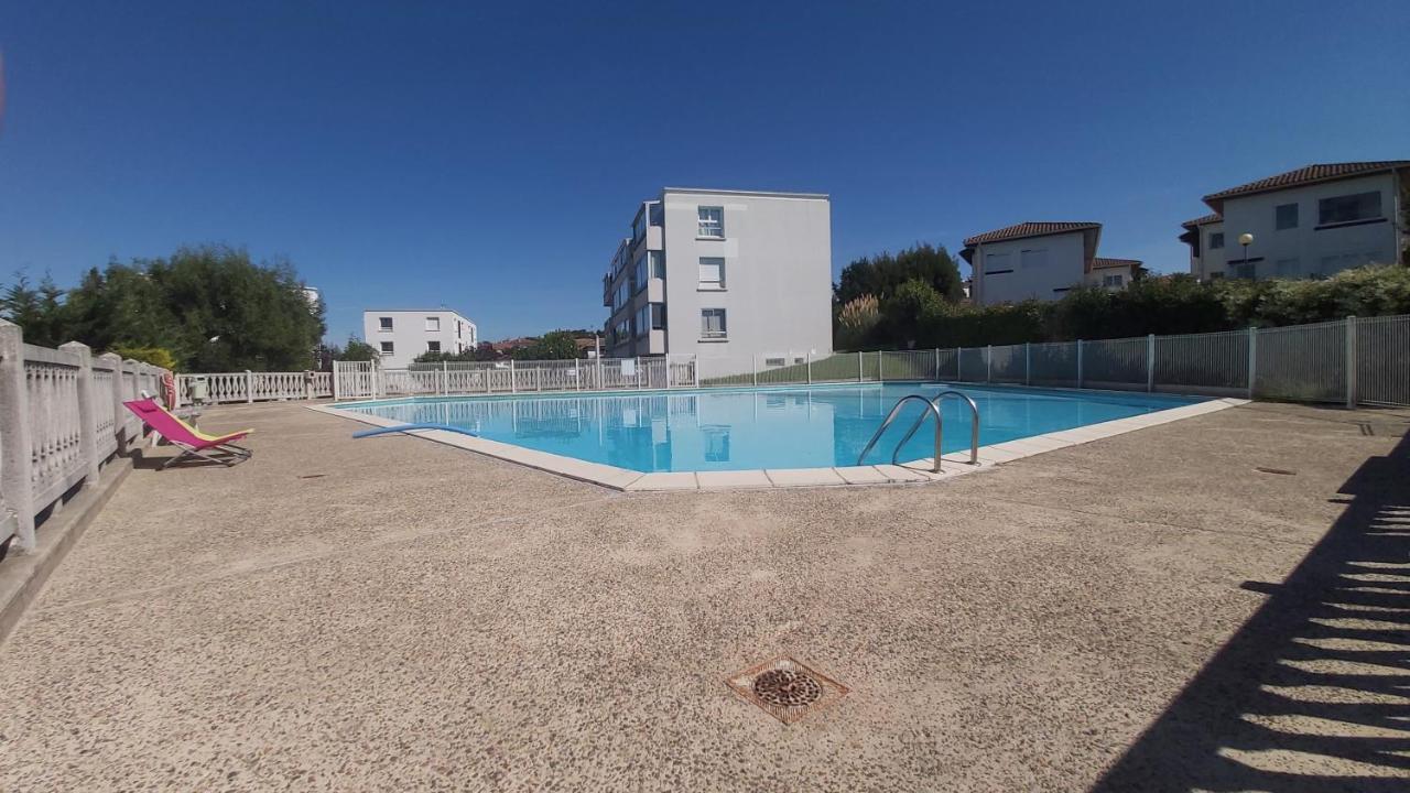 Appartement A Hendaye Avec Piscine Et A Cote De La Plage Bagian luar foto